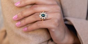 une maison de joaillerie artisanale dédiée à la création de pièces sur mesure.