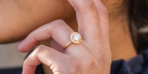 Création de bijoux sur mesure avec passion et précision